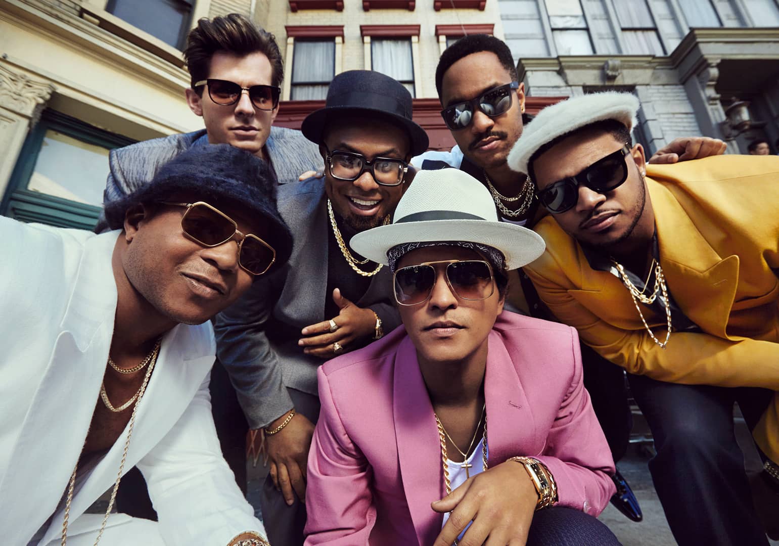 Mark Ronson ft. Bruno Mars - Uptown Funk